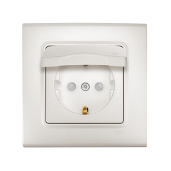 Единичен контакт шуко с капак и защита Viko Linnera Life, перлено бяло