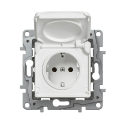 Единичен контакт шуко с капак за вграден монтаж Legrand Niloé IP44, бял