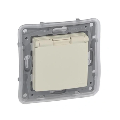 Единичен контакт шуко с капак за вграден монтаж Legrand Niloé IP44, бежов/крем