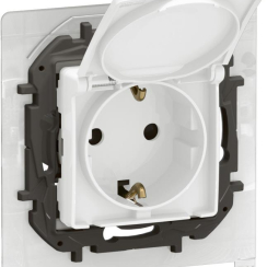 Контакт ШУКО 16A с капак IP44 и детска защита цвят Бял Niloe New Legrand