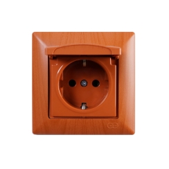 Контакт шуко Gunsan Visage с капак, дъб